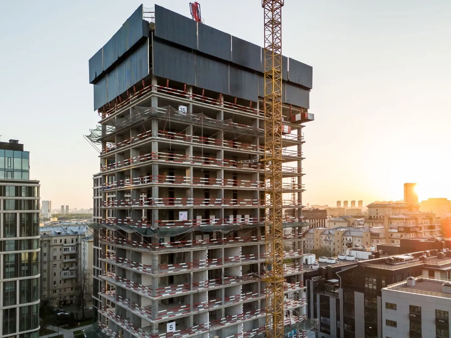 Апрель 2025
